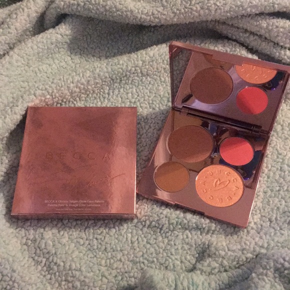 Becca x Chrissy Teigen | HP ⭐️ Glow Face Palette - Picture 8 of 8